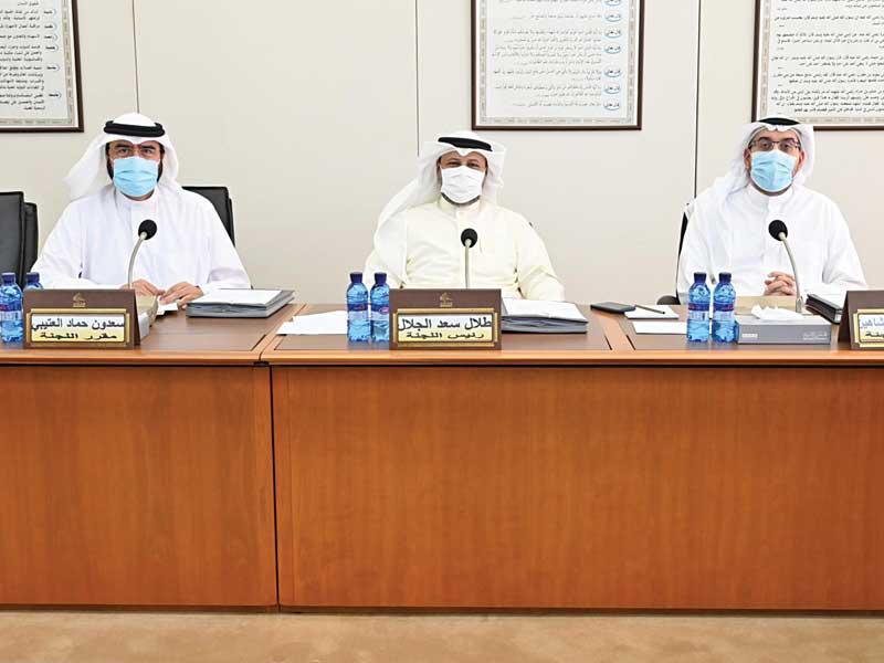 اللجنة الصحية في أحد اجتماعتها