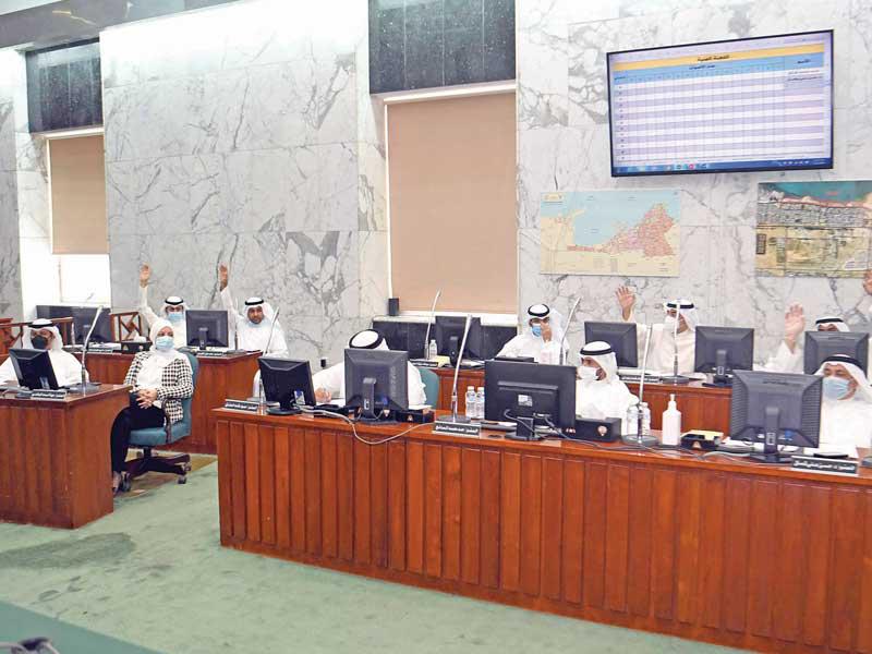 جانب من جلسة المجلس البلدي أمس