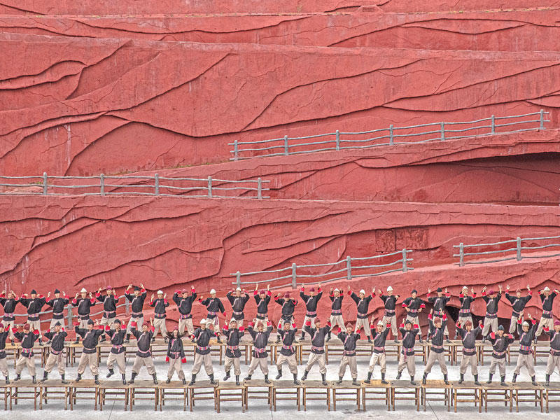 عرض فني لأقليات الناكسي واليي والباي في ليجيانغ بمحافظة يونان الصينية t(إي بي أيه)