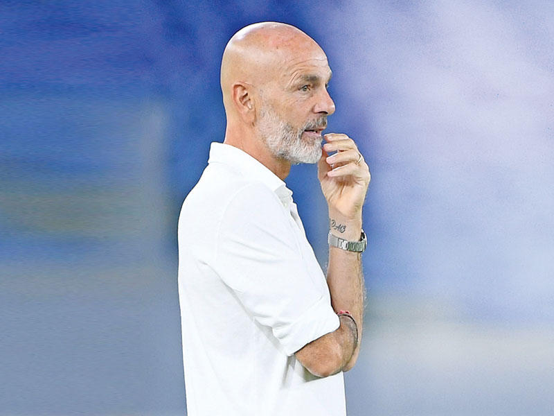 مدرب نادي ميلان ستيفانو بيولي 