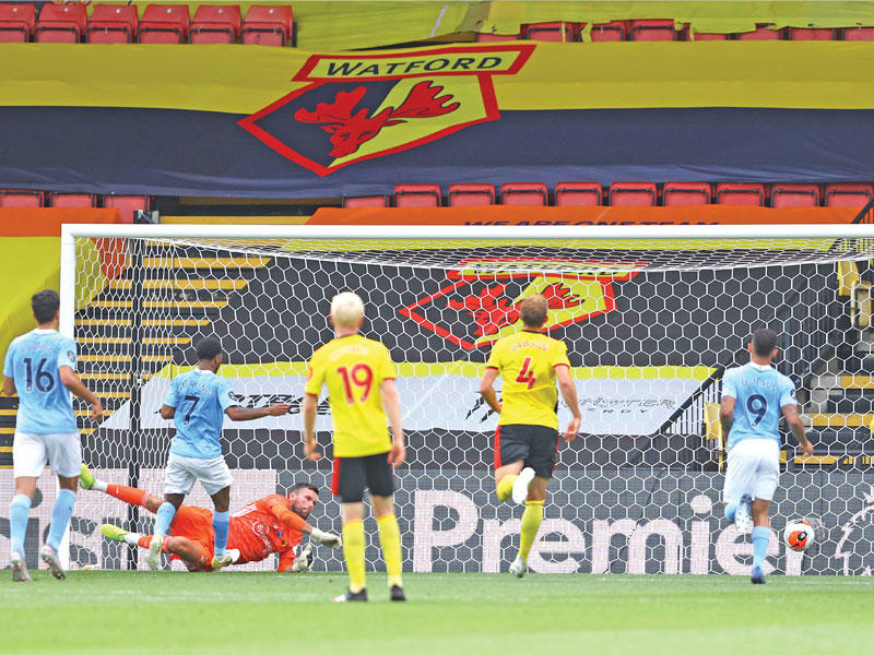 ستيرلينغ نجم سيتي يسجل الهدف الثاني 