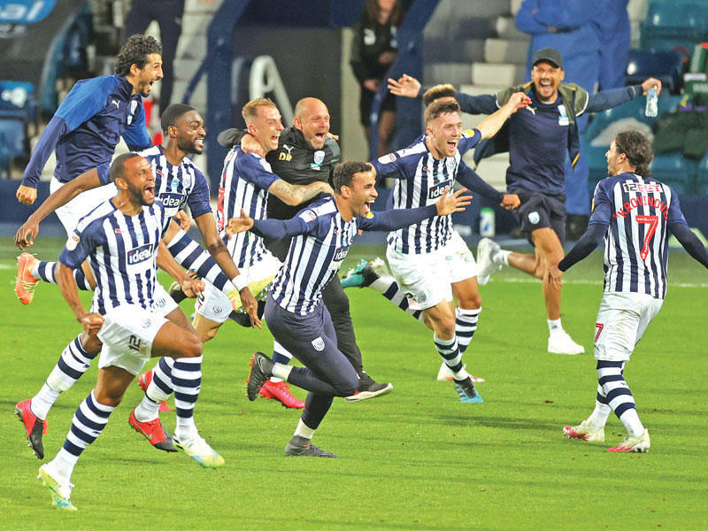 فرحة لاعبي ويست بروميتش بالتأهل للدوري