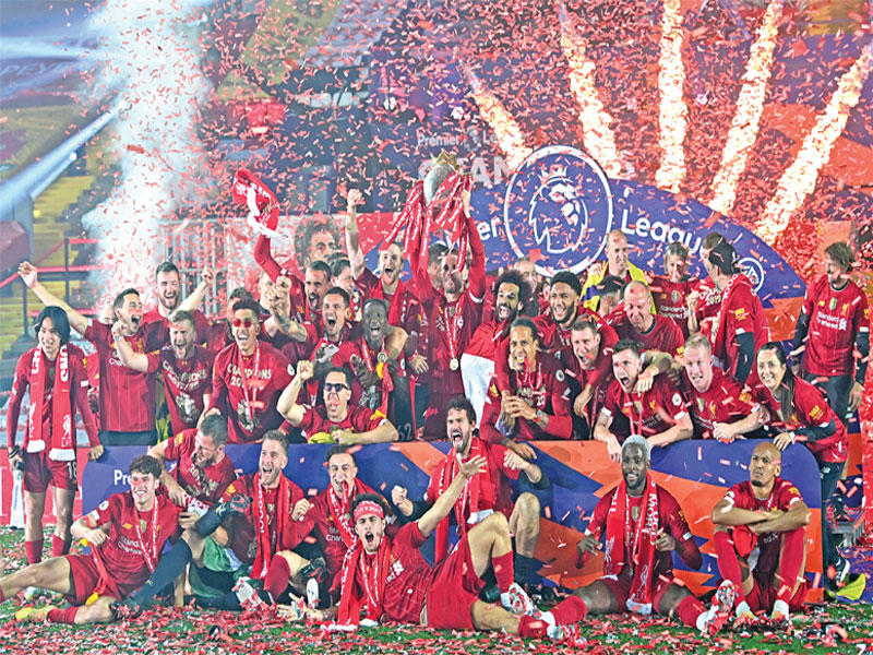 جانب من مراسم تتويج ليفربول