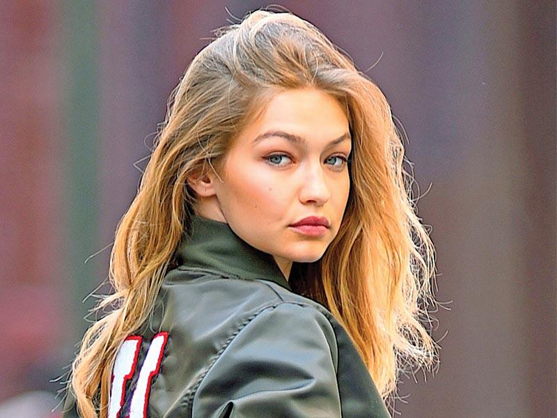 عارضة الازياء جيجي حديد 