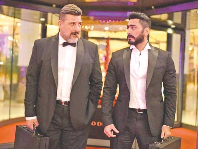 الفنانان تامر حسني وخالد الصاوي في «الفلوس » 