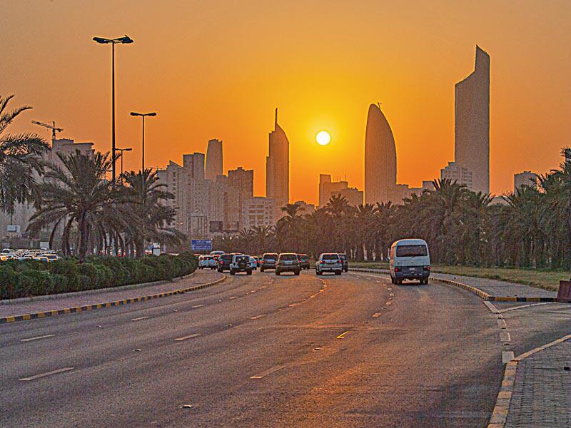 شمس الأصيل على شارع الخليج