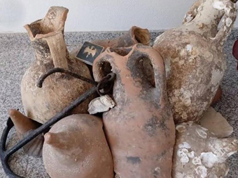 آثار في محل للمأكولات البحرية 