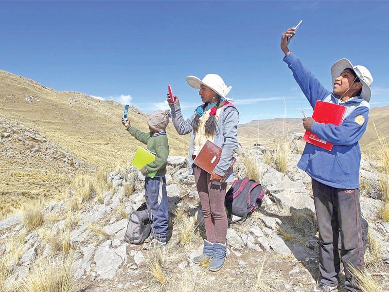 مَنْ طلب العلا تسلّق «تلة»