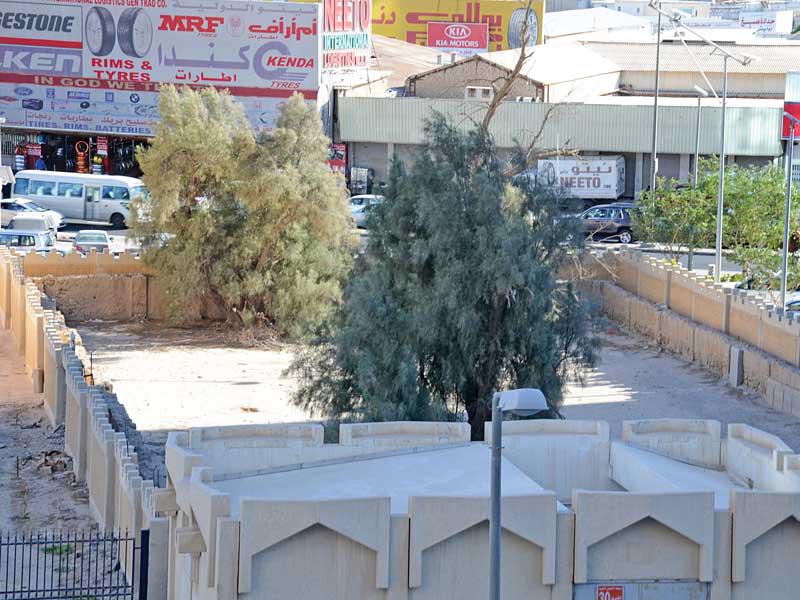 إحدى المقابر القديمة في منطقة شرق