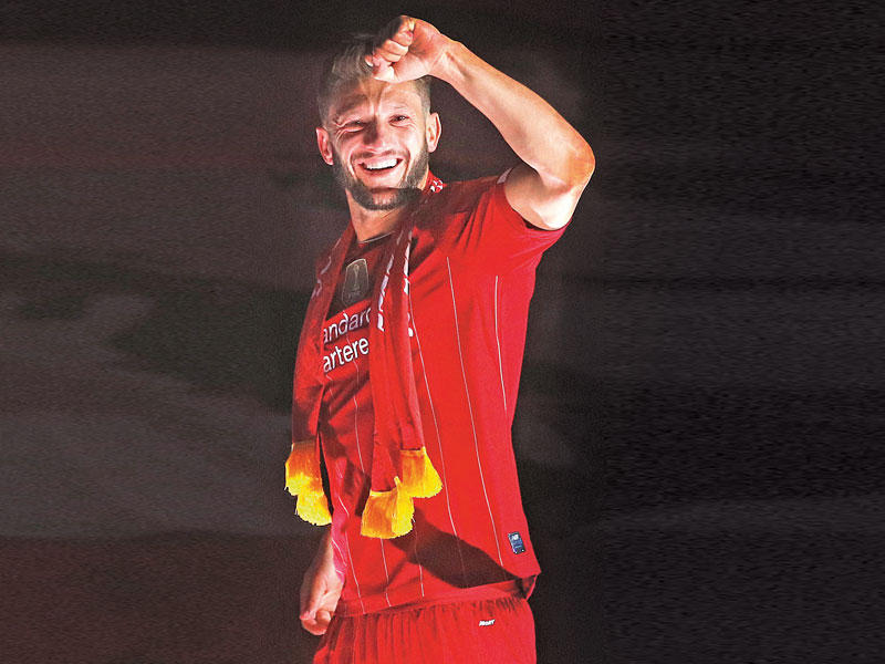 لاعب الوسط ادم لالانا