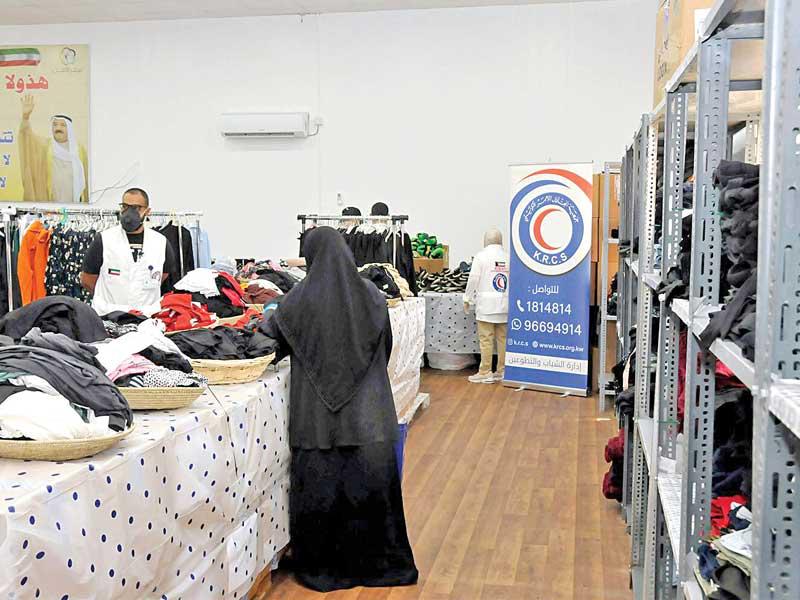 جانب من توزيع كسوة العيد