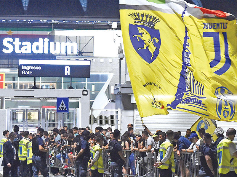 جماهير يوفنتوس تحتفل باللقب