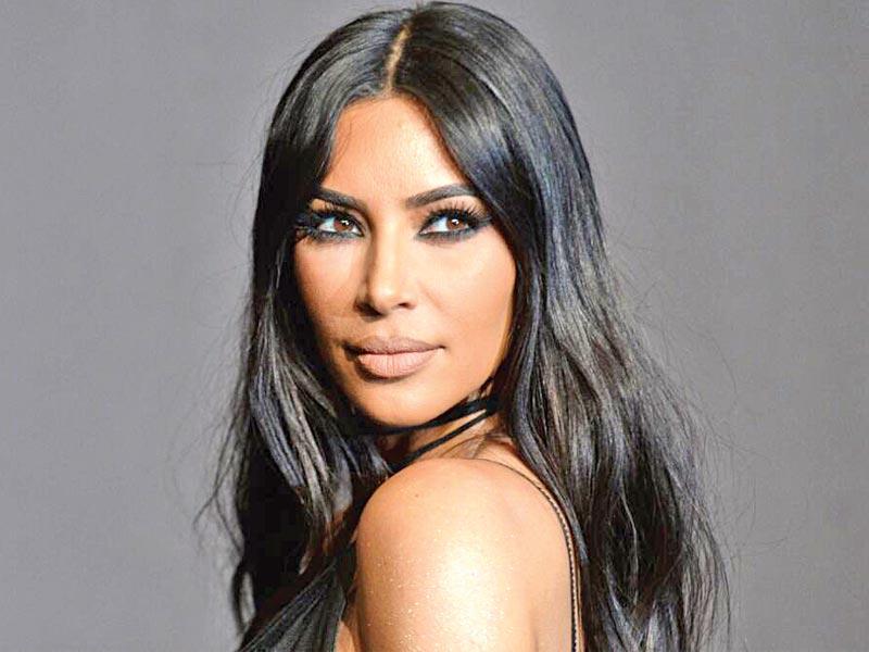 نجمة تلفزيون الواقع كيم كارداشيان 