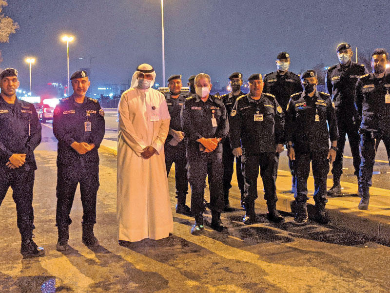 اللواء جمال الصايغ يتوسط فريق زين ورجال الداخلية