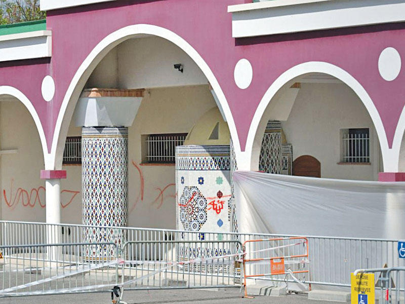 تشويه واجهة مسجد في فرنسا برسوم مسيئةn