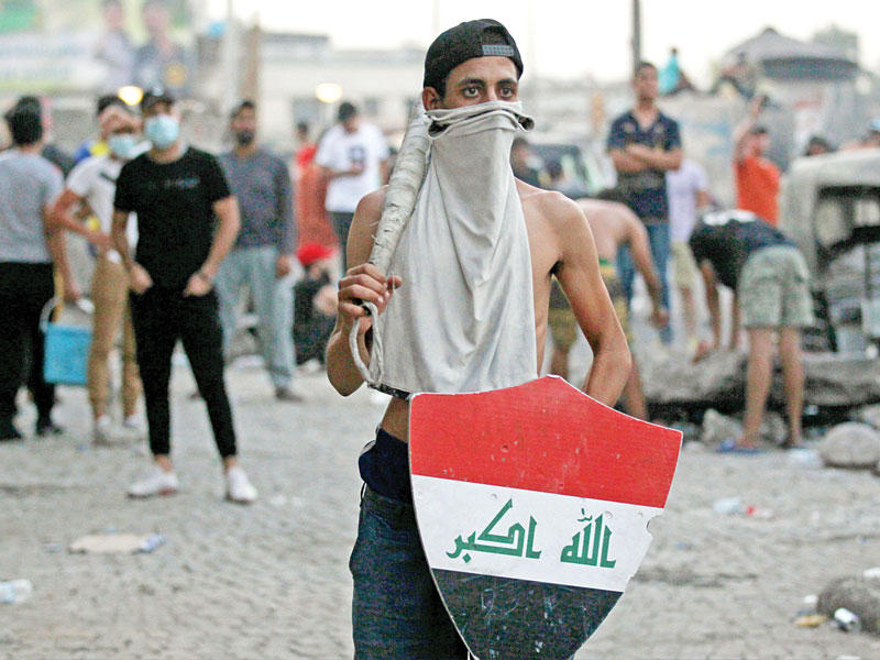 متظاهر في ساحة الطيران وسط بغداد أمس الأول  (أ ف ب)