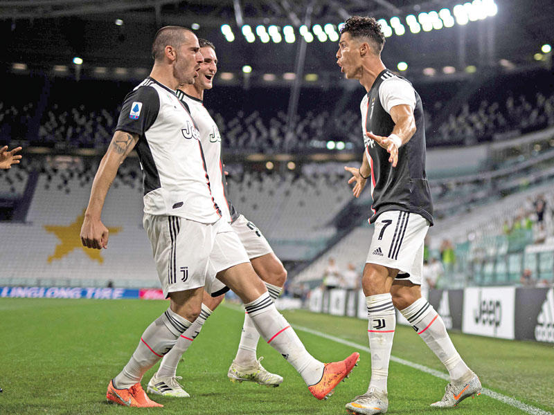 لاعبو يوفنتوس خلال مباراة سابقة