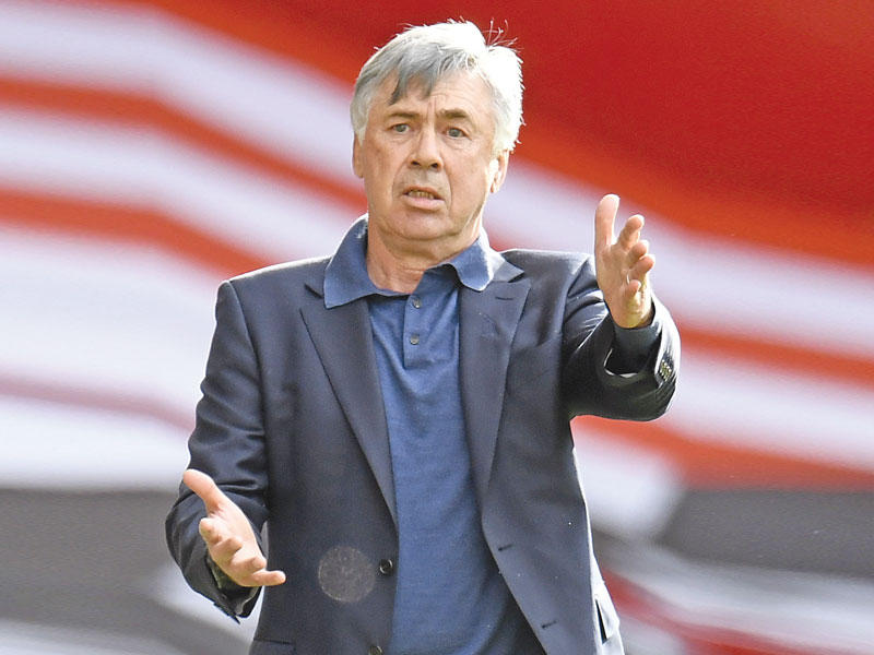 كارلو انشيلوتي المدير الفني لفريق إيفرتون