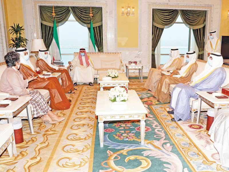  سمو نائب الأمير ولي العهد الشيخ نواف الأحمد مستقبلاً رئيس مجلس الأمة وأعضاء مكتب المجلس