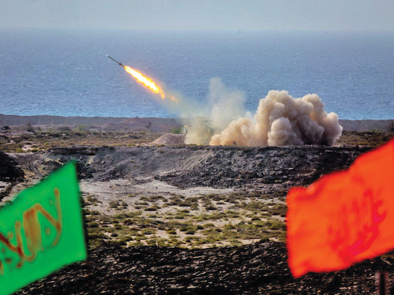صورة وزّعها «الحرس الثوري» للحظة إطلاق صاروخ خلال مناورات «الرسول الأعظم» أمس الأول في هرمز (اي بي ايه)
