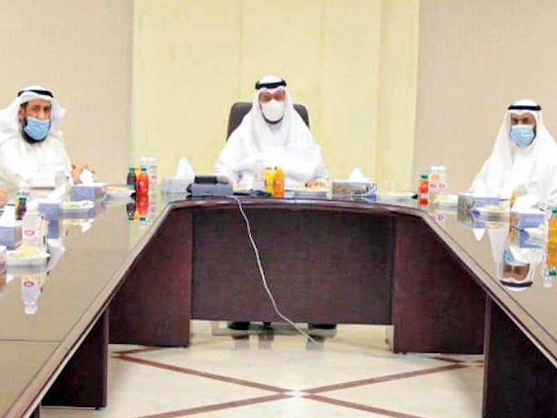  وزير العدل وزير الأوقاف والشؤون الإسلامية المستشار د. فهد العفاسي مترئساً الاجتماع