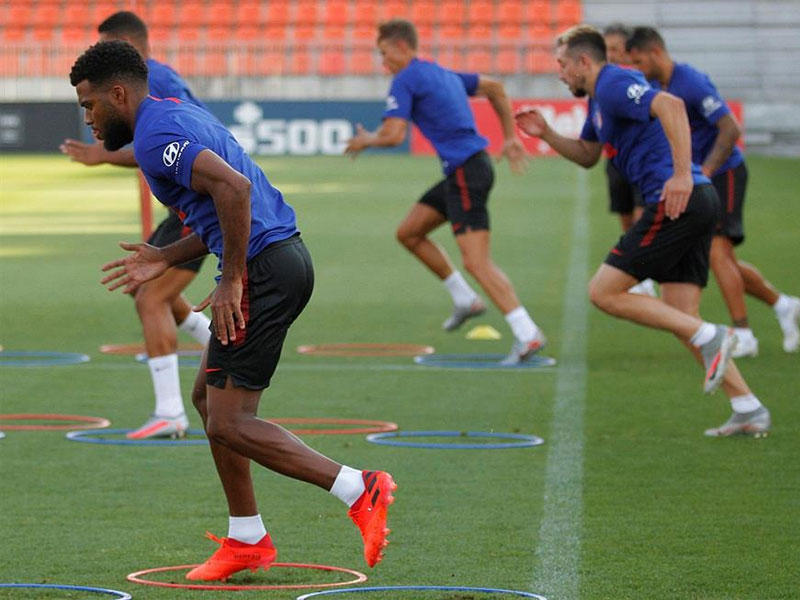 فريق أتلتيكو مدريد اثناء المران 