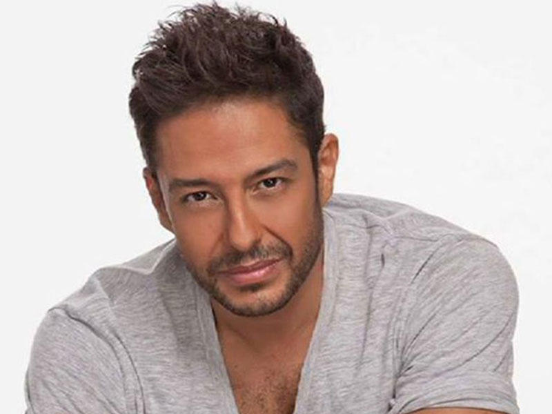 النجم محمد حماقي 