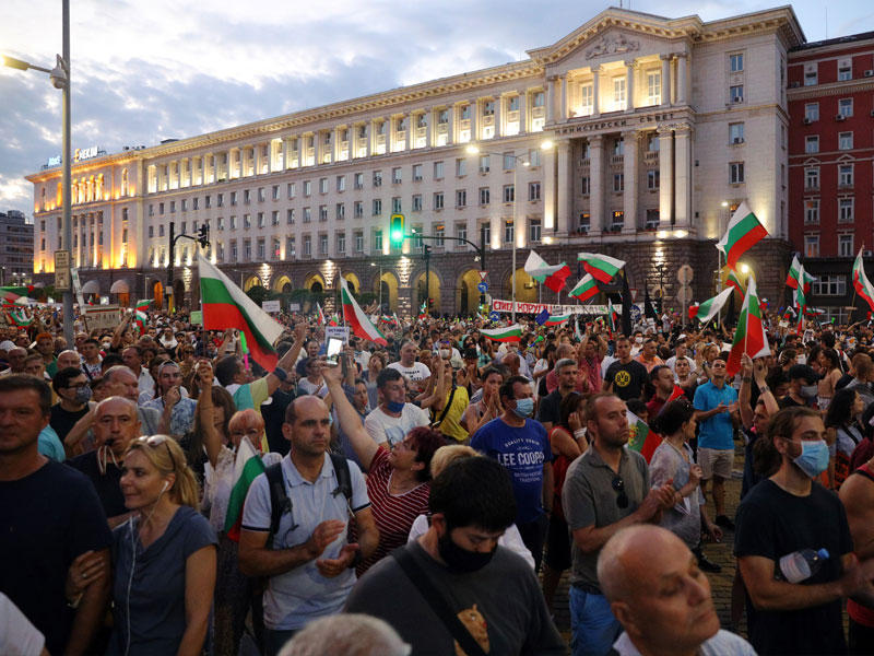 آلاف البلغار إلى الشوارع وسط صوفيا