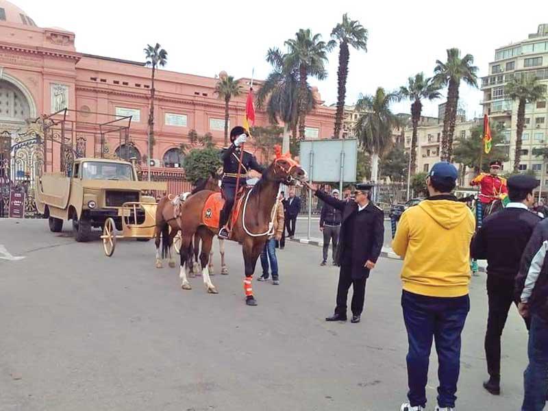 جانب من «بروفة» الموكب أمام المتحف المصري