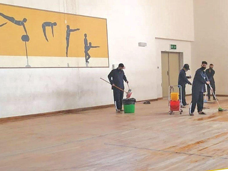 جانب من عمليات تعقيم المدارس