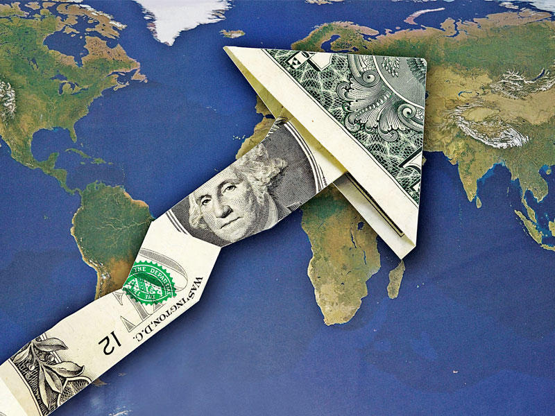 الدولار يصعد بعد أسوأ شهر في 10 سنوات