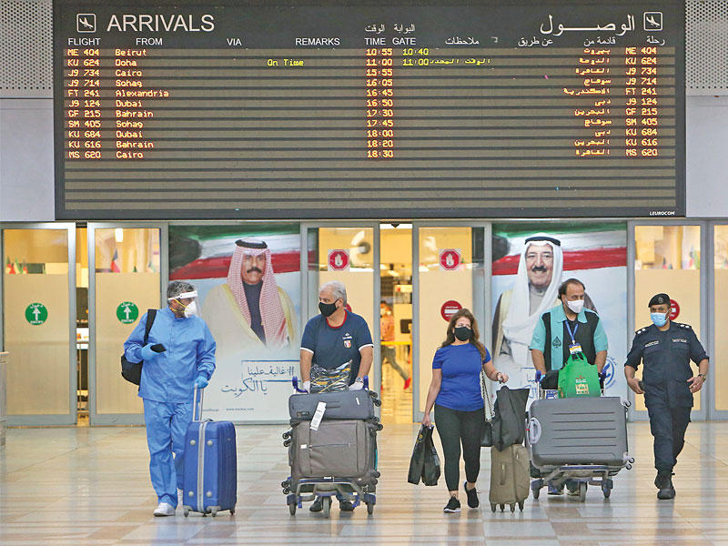 عودة بعض المواطنين وسط هدوء نادر إثر حظر استقبال رعايا 31 دولة