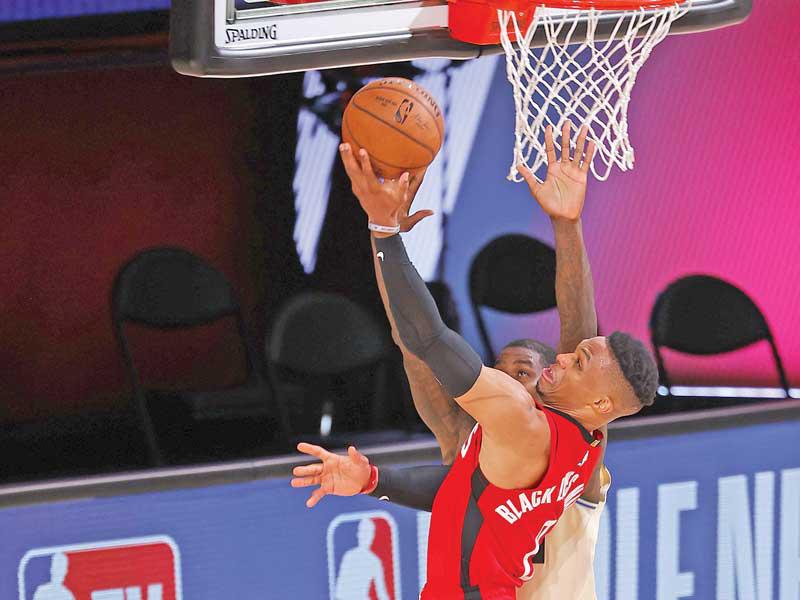 وستبروك نجم روكتس يسجل في سلة باكس