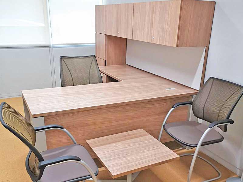 أحد المكاتب التي وفرتها كلية العلوم الحياتية للطلبة