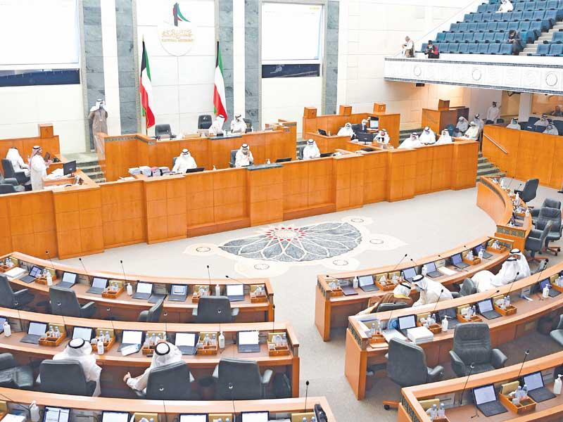 جانب من جلسة أمس (تصوير عبدالله الخلف)