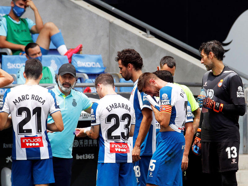 لاعبو إسبانيول خلال مباراة سابقة