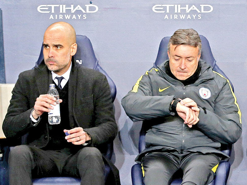 تورينت وغوارديولا عام 2017 مع فريق مانشستر سيتي