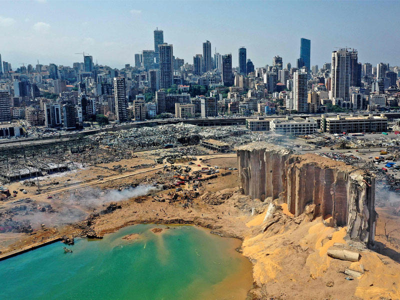 صورة جوية للمرفأ المدمر كما بدا صباح أمس (أ ف ب)