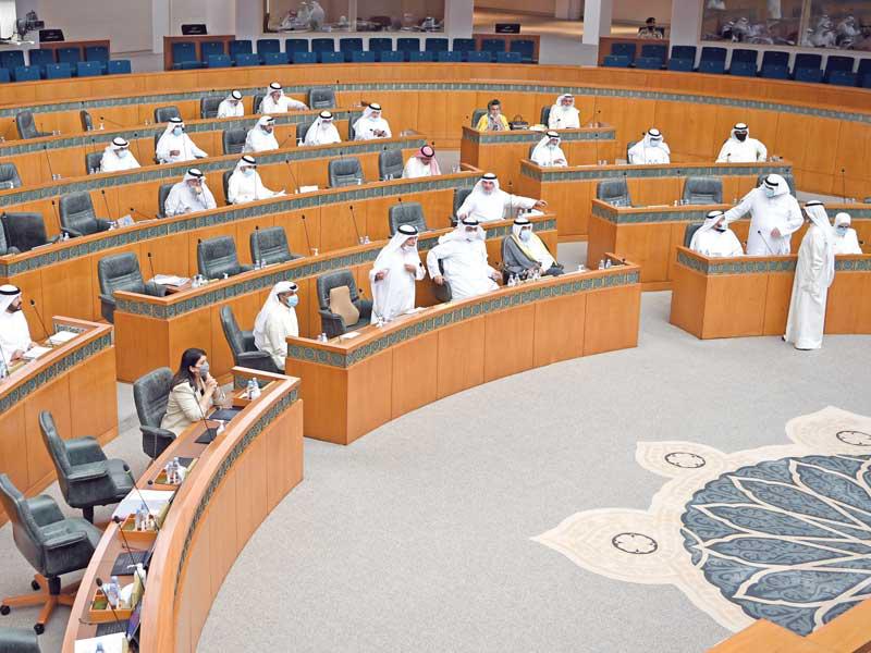 جانب من جلسة أمس (تصوير عبدالله الخلف)