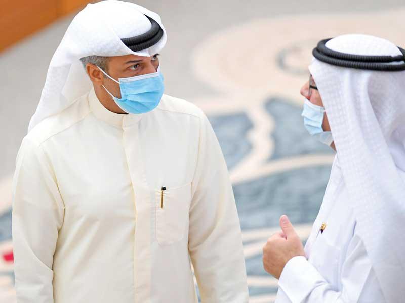 وزير النفط وزير الكهرباء والماء د. خالد الفاضل متحدثاً مع الحريص