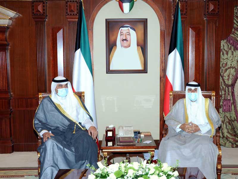  سمو نائب الأمير ولي العهد الشيخ نواف الأحمد مستقبلا رئيس الوزراءn