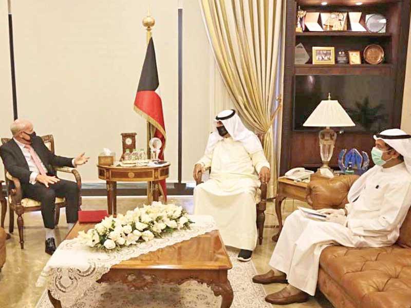  نائب وزير الخارجية خالد الجارالله مستقبلاً سفير هولندا أمس