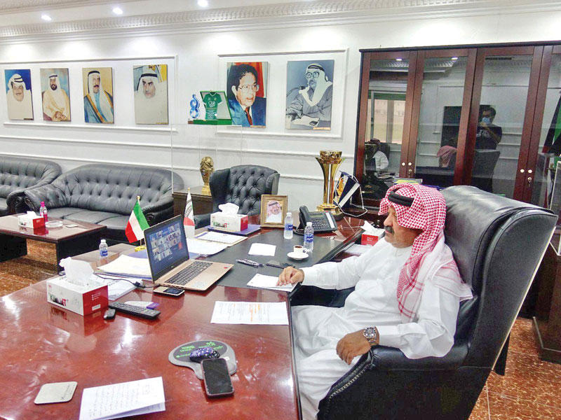 رئيس مجلس إدارة اتحاد الكرة الشيخ أحمد اليوسف 