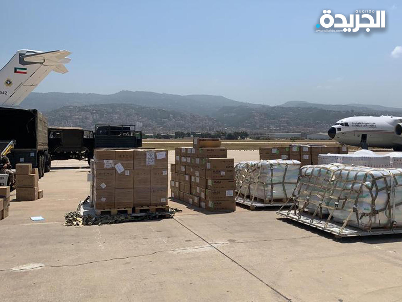 طائرتان من القوة الجوية الكويتية تنقلان المساعدات إلى لبنان