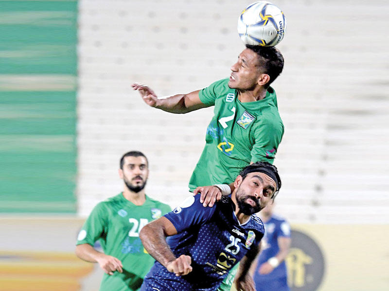 كرة مشتركة في مباراة العربي والسالمية