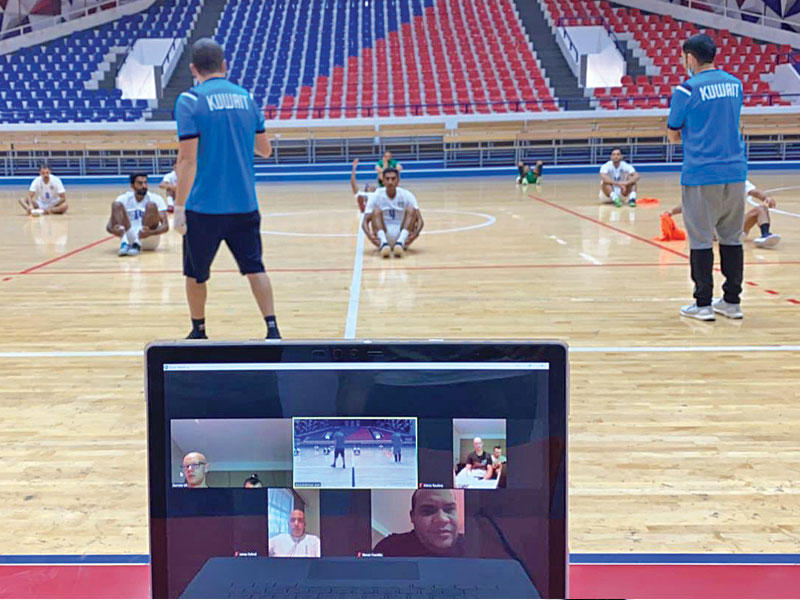 كاكاو يتابع التدريب عبر برنامج زوم