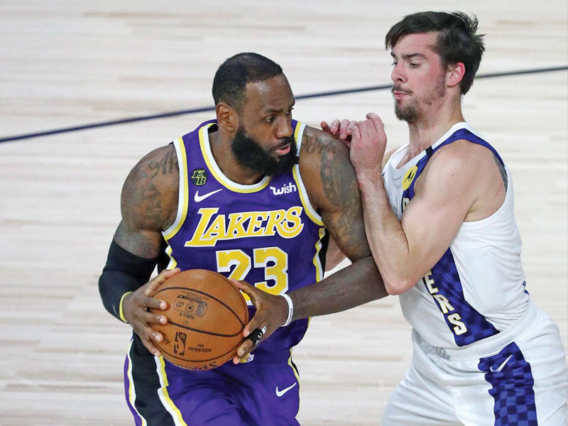 ماكونيل نجم بيسرز وجيمس نجم ليكرز