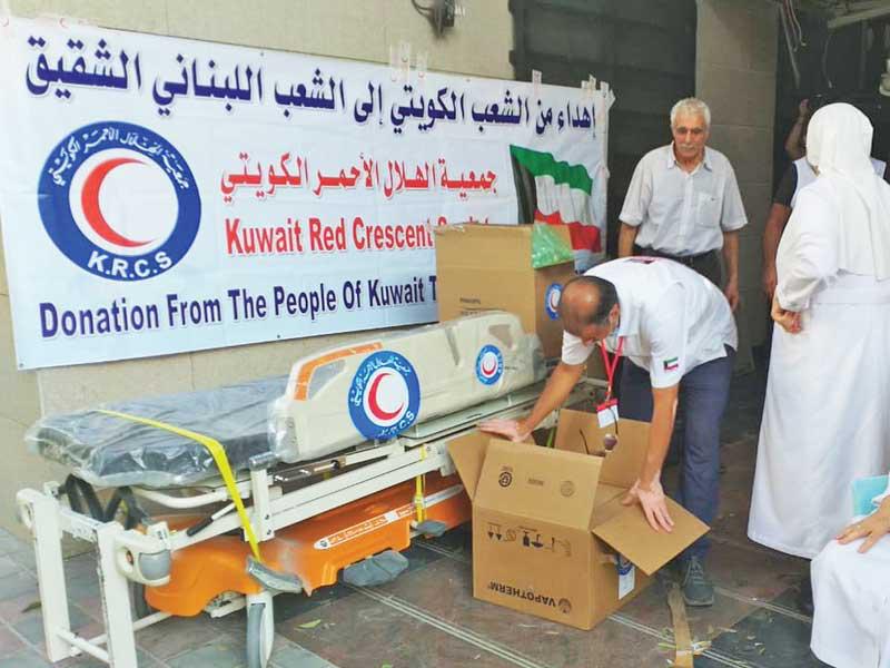 تسليم أجهزة طبية لأحد المستشفيات في بيروت