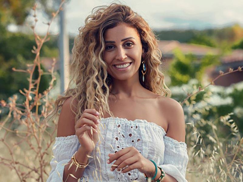 الفنانة دينا الشربيني