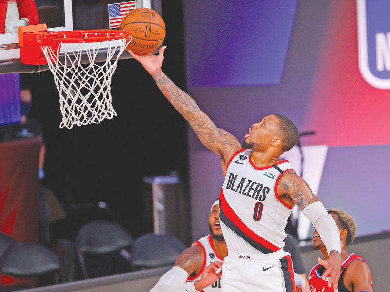 ليلارد يسجل في سلة فيلادلفيا